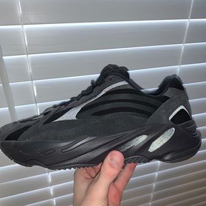 ADIDAS YEEZY BOOST 700 V2 VANTA